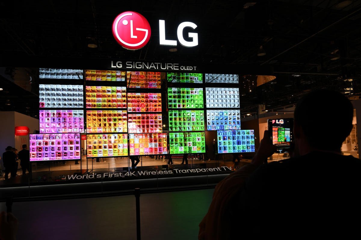 LG will stop making all of its UHD Blu-ray and Blu-ray players