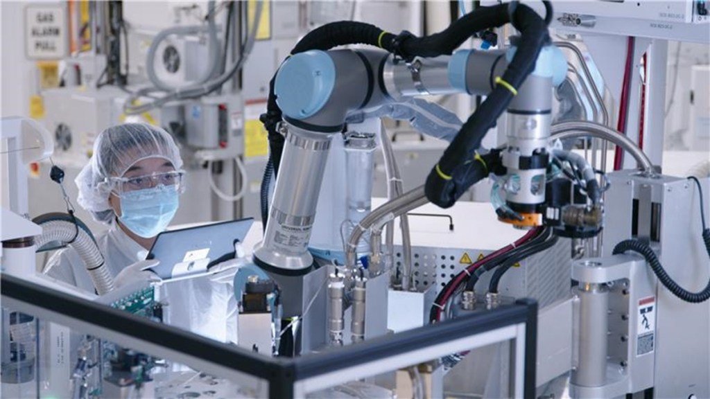 Lam Research launches collaborative robots to optimize critical maintenance in chip factories