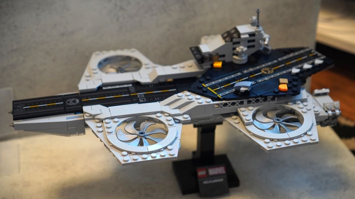 Lego Marvel Avengers Helicarrier review