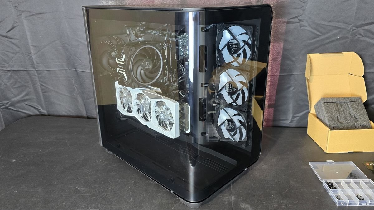 MSI MEG Maestro 700L PZ Case Review: Big and Luxurious