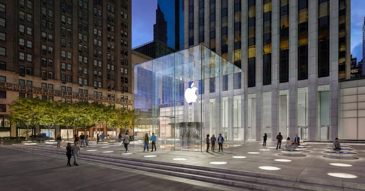 PSA: Select Apple Stores offering personalized holiday bags this weekend