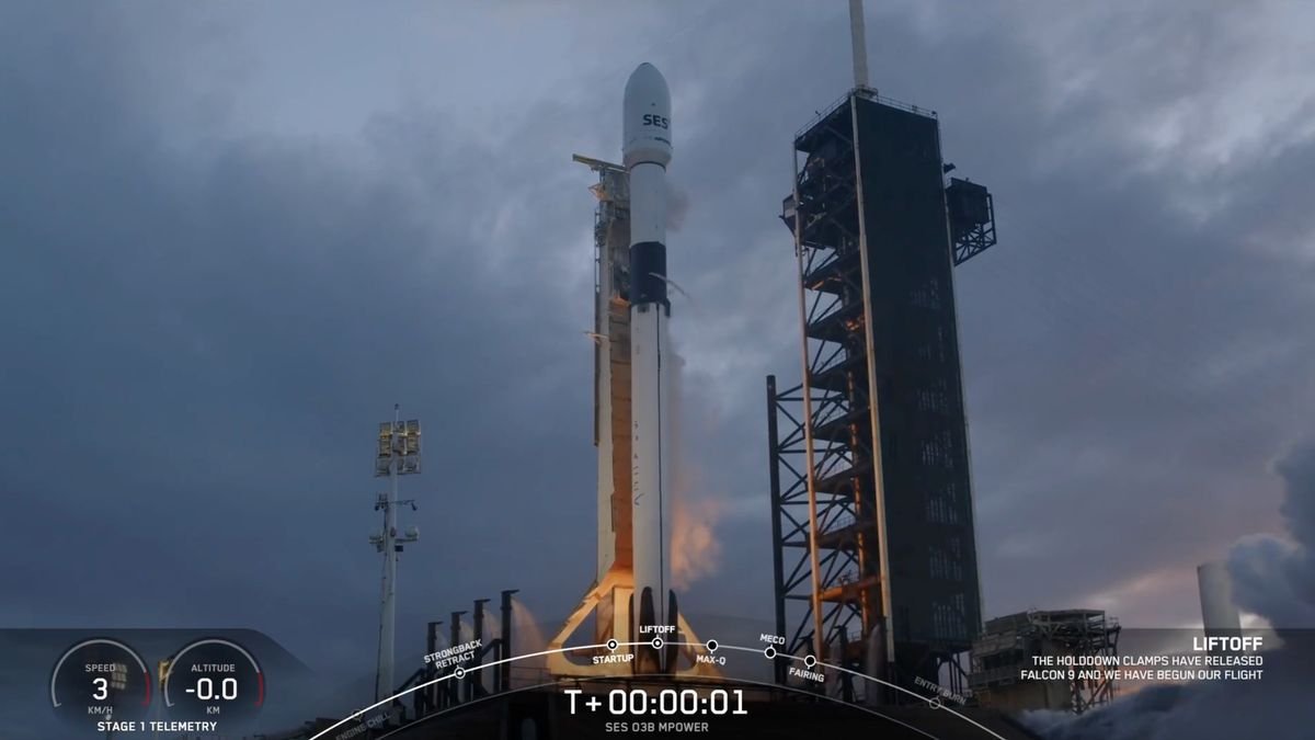 SpaceX launches 2 mPOWER satellites from Florida on 2nd leg of spaceflight doubleheader (video)