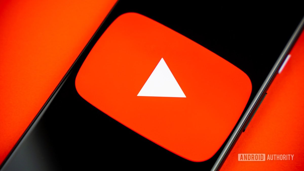 YouTube tests an optimized landscape layout on Android