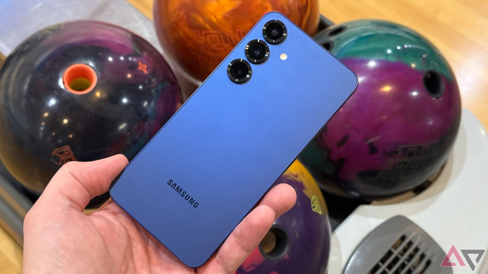Review: The Galaxy S25+ cements Samsung’s transition from Android innovator to carrier store chaff