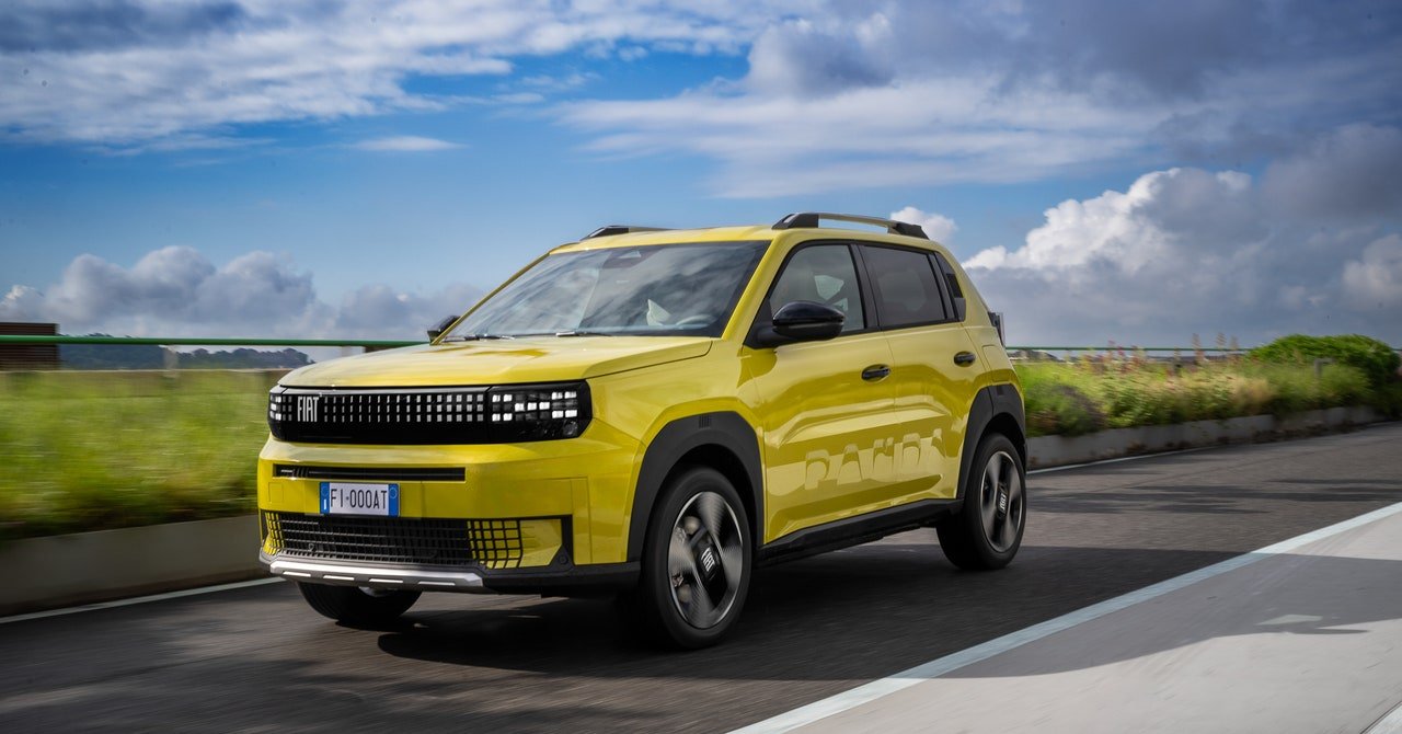The Fiat Grande Panda Is a Cheery City EV